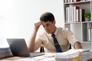 Gestión del estrés y la carga mental en roles directivos durante tiempos de incertidumbre organizacional - ContextoCero
