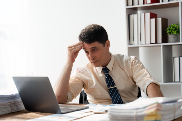 Gestión del estrés y la carga mental en roles directivos durante tiempos de incertidumbre organizacional - ContextoCero